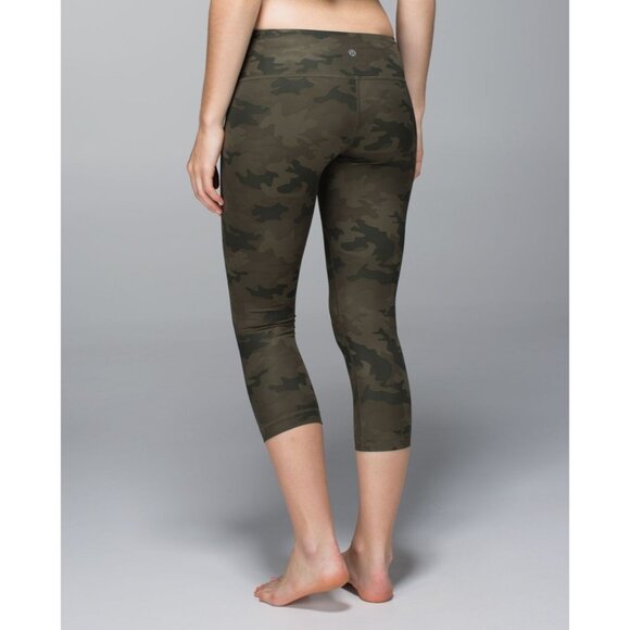 Lululemon Leggings Wunder Under Savasana Camo Capri Crop Luxtreme - Picture 1 of 10
